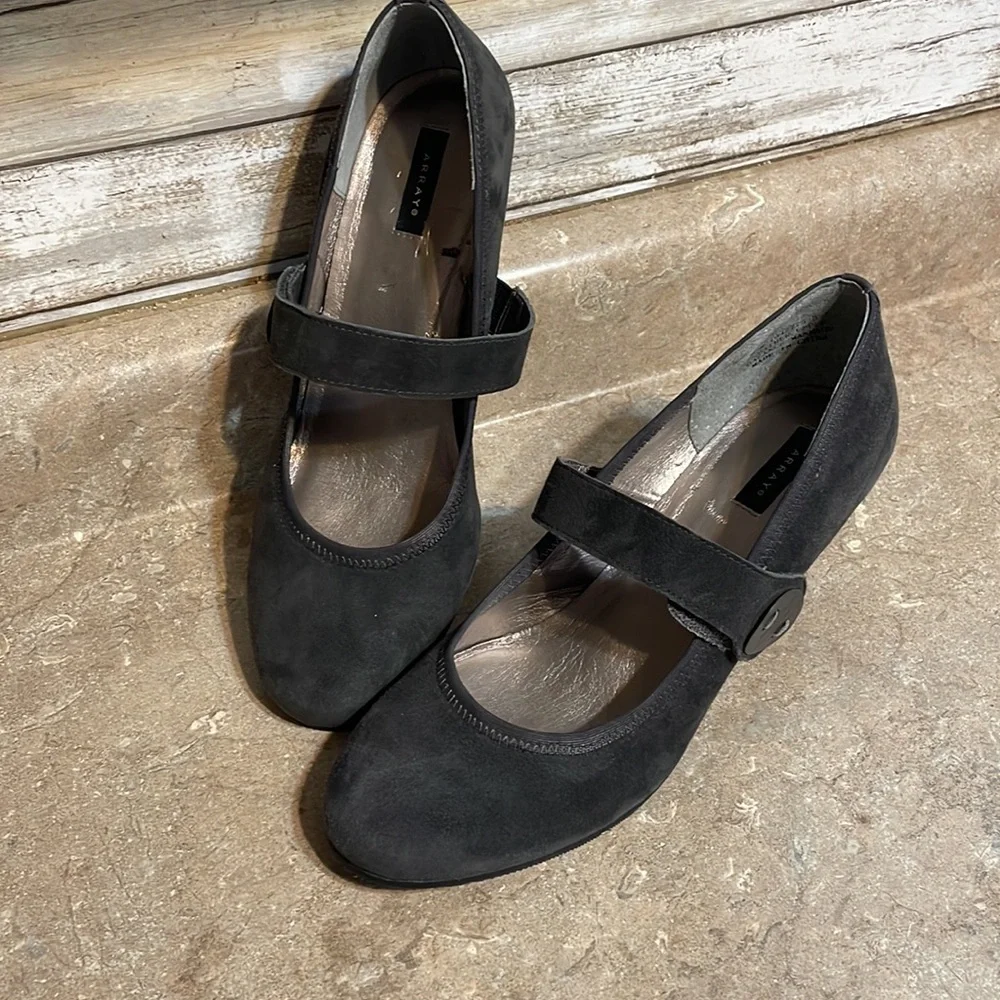Array Size 9 M Black Mary Jane Heels - Picture 2 of 10